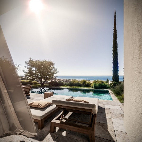 CONTEMPORARY ELEGANCE BY THE SEA